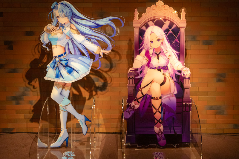 等身大アクリルパネルやキャンバスアートなど多数展示