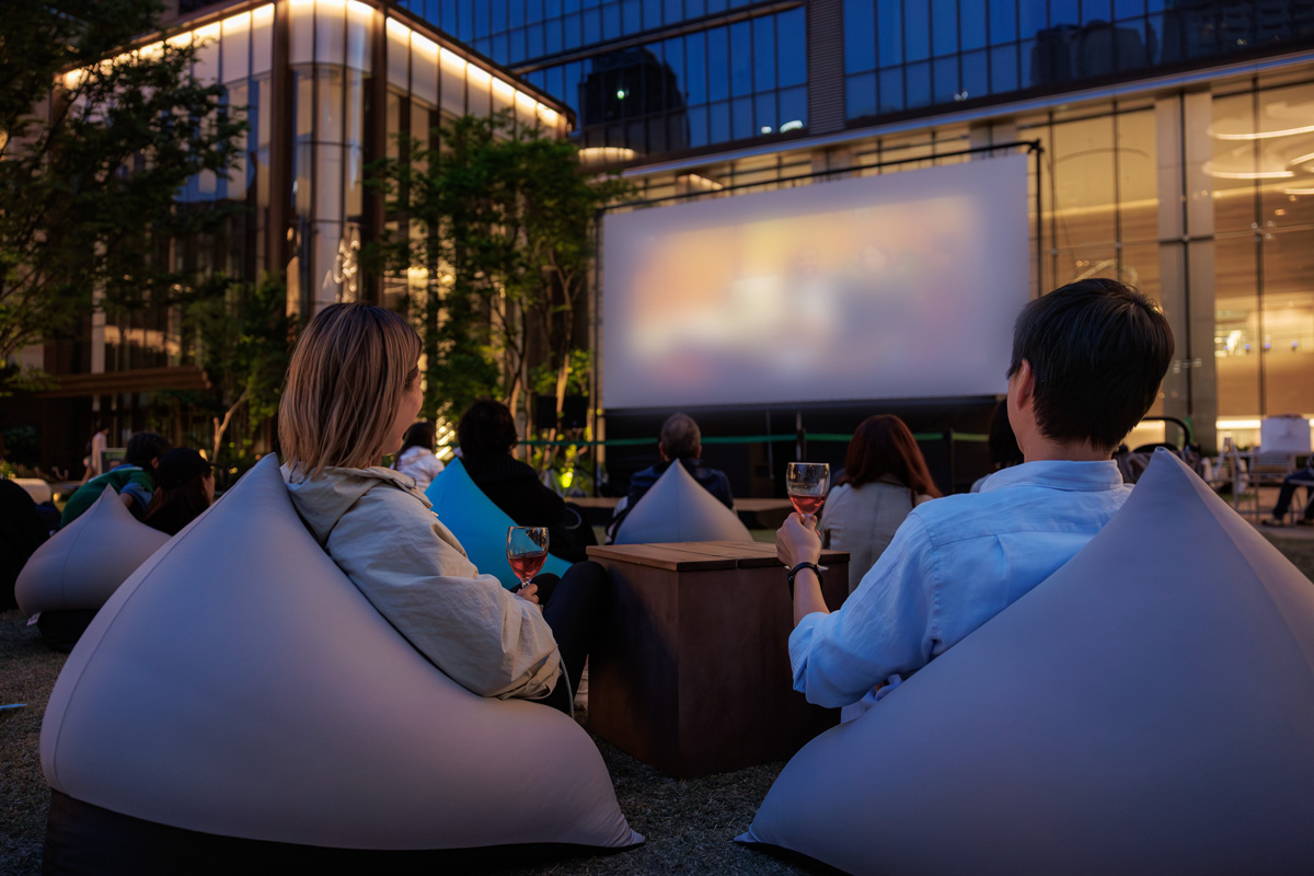 麻布台ヒルズで「OUTDOOR CINEMA 2026」開催！今年は「家族と愛」をテーマに『マンマ・ミーア！』『コーダ あいのうた』を上映